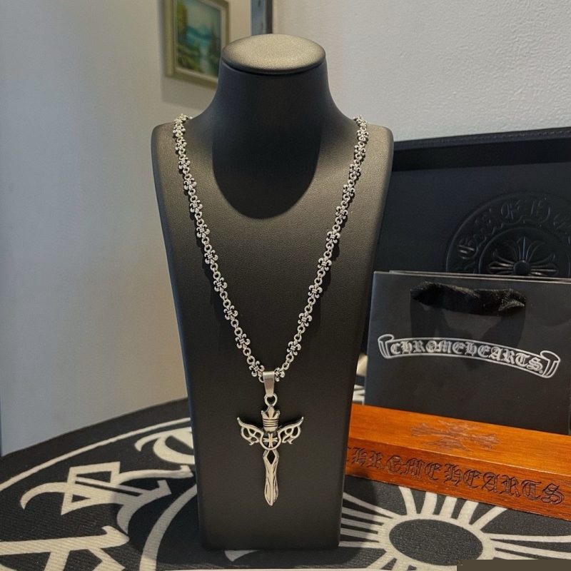 Ch**me He**ts necklaces